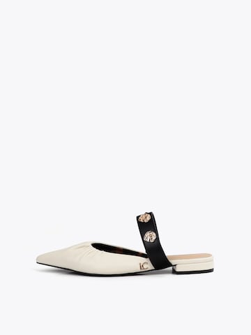 Lola Casademunt Nizki natikači | bela barva: sprednja stran