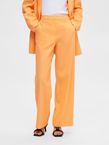 SELECTED FEMME Wide leg Pleated Pants in Orange: front