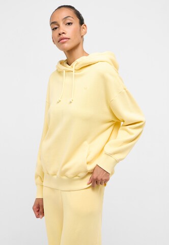 MUSTANG Sweatshirt 'Style Lea' in Yellow: front