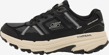 Baskets basses 'GO RUN TRAIL ALTITUDE 2.0' SKECHERS en noir : devant