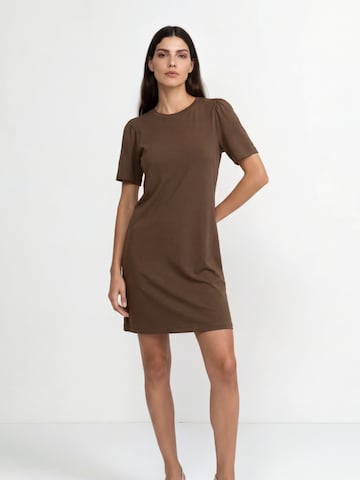 Rich & Royal - Vestido em castanho: frente