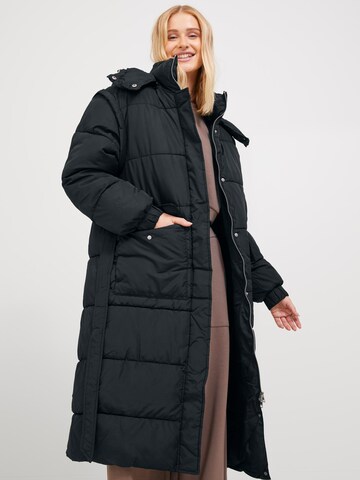 Manteau d’hiver 'Sus' JJXX en noir