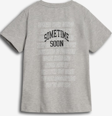 SOMETIME SOON Shirt 'Empower' in Grijs