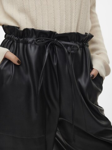 VERO MODA Wide leg Trousers 'PAULINA' in Black