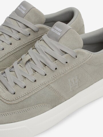 Baskets basses TOMMY HILFIGER en gris