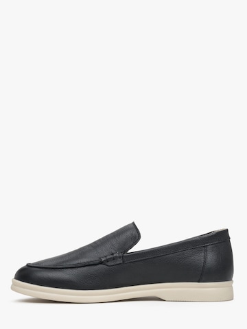 Estro Moccasins in Black: front