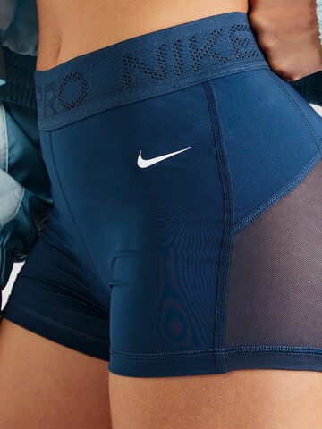 NIKE Skinny Sportshorts 'Pro' in Blau