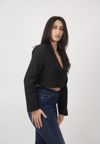 Elara Blazer in Black