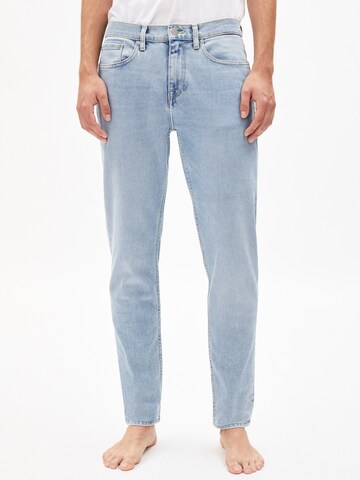 ARMEDANGELS Regular Jeans 'Aro' in Blauw: voorkant