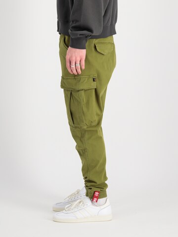 ALPHA INDUSTRIES Дънки Tapered Leg Карго панталон в зелено