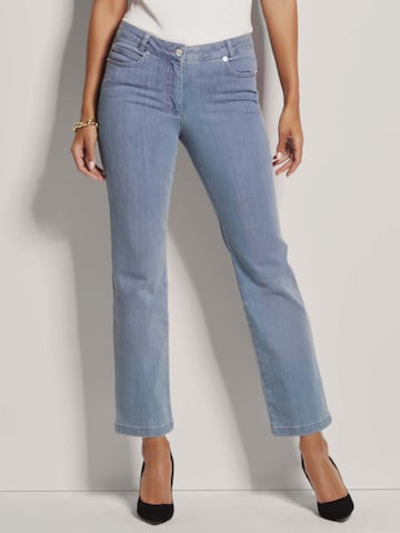 MADELEINE Slimfit Jeans in Blau: Vorderseite
