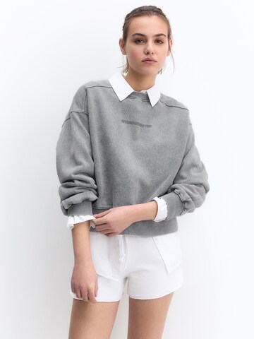 Pull&Bear Sweatshirt in Grijs: voorkant