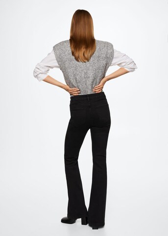 MANGO Flared Jeans in Schwarz