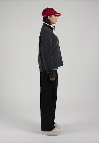 Prohibited - Pullover 'Ski Club' em cinzento: lateral