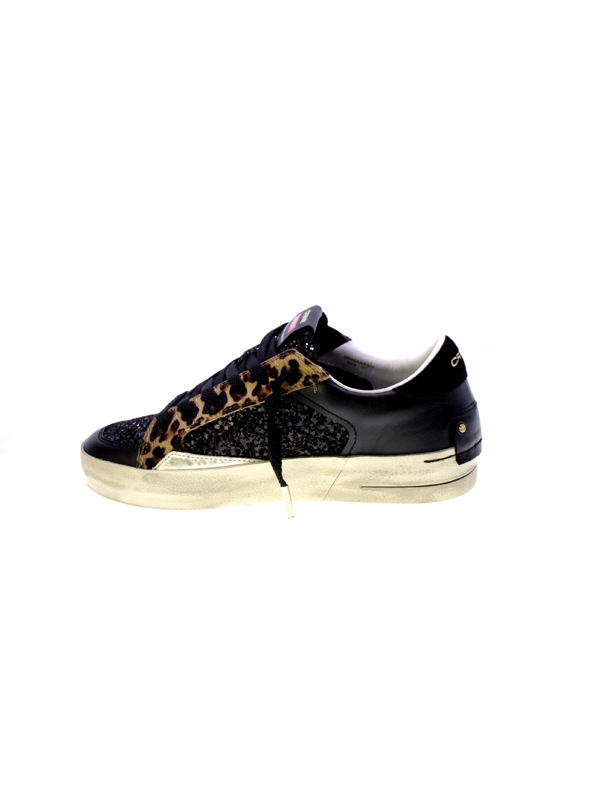 Sneaker bassa di Crime London in nero