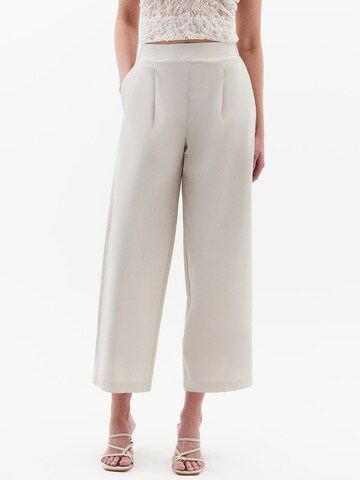 Baggy Pantaloni con pieghe di OXXO in beige: frontale