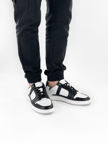 Dutch'D Sneaker low 'Rune' in Schwarz