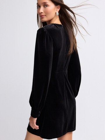 Next - Vestido en negro