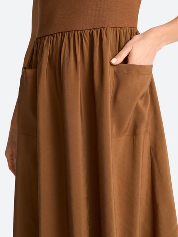 Abito di Rich & Royal in marrone