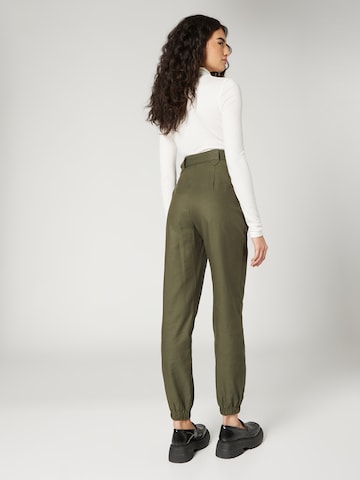 Guido Maria Kretschmer Women Tapered Bandplooibroek 'Nova' in Groen