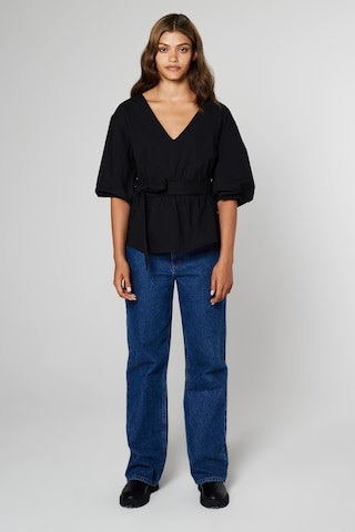 Aligne Blouse in Black