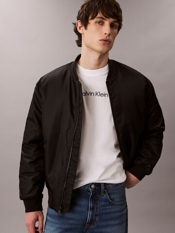 T-Shirt Calvin Klein en blanc