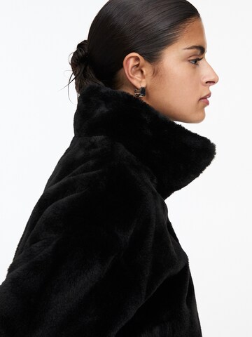Geacă de primăvară-toamnă de la Pull&Bear pe negru