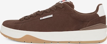 Baskets basses Tommy Jeans en marron : devant