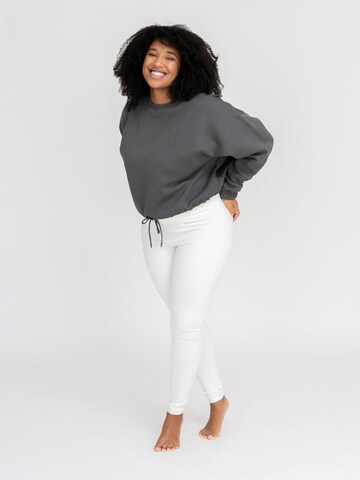 LOTUSCRAFTS Sportsweatshirt 'NIA'‌‌‌‌‌ in Grau
