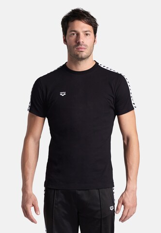 ARENA T-shirt 'TEAM' i svart: framsida