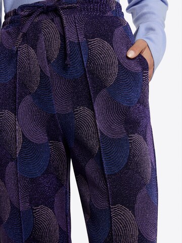 Rich & Royal Normální Kalhoty se sklady v pase – fialová