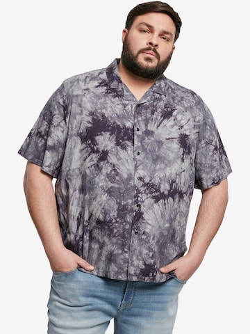 Urban Classics Comfort fit Button Up Shirt in Blue: front