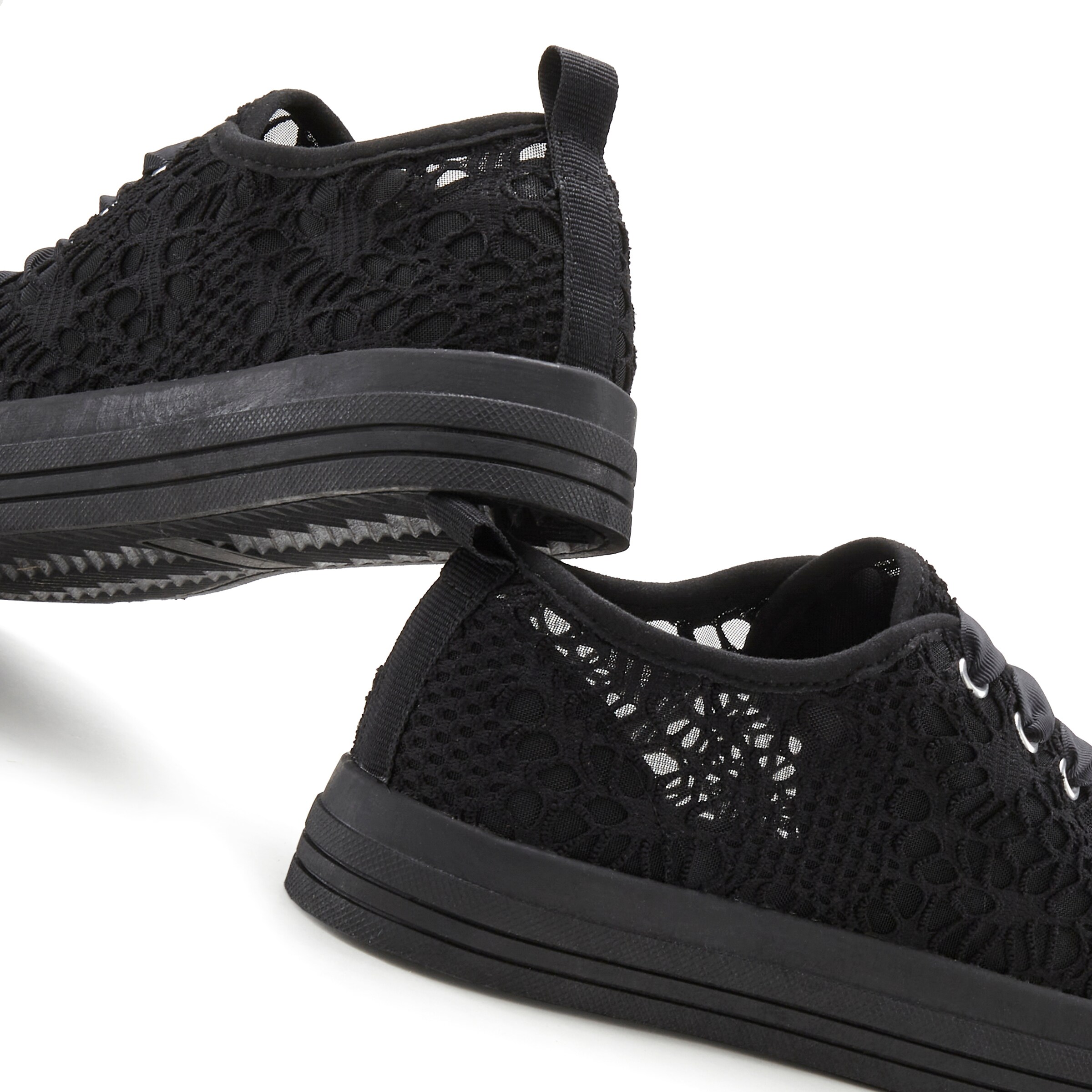 LASCANA Sneakers in Black