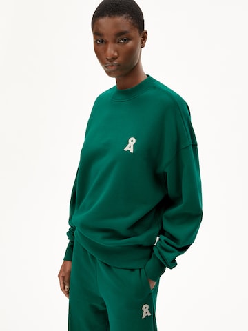 ARMEDANGELS Sweatshirt 'Alizaa' in Groen: voorkant