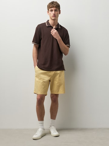 Next Regular Shorts in Gelb: Vorderseite