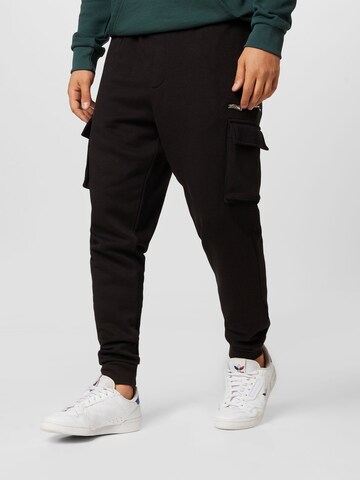 BURTON MENSWEAR LONDON Tapered Cargo Pants in Black: front