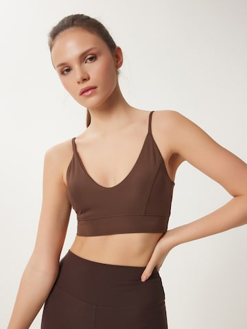 Bustier Soutien-gorge de sport Happiness İstanbul en marron : devant