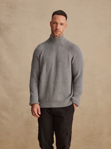 Pull-over 'Kadir' DAN FOX APPAREL en gris : devant