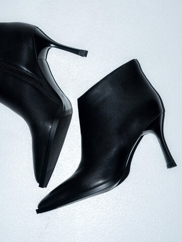 Estro Ankelstøvler '690-801' i sort