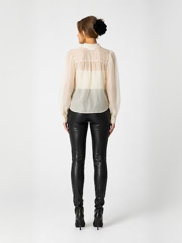 Maglietta ' Blouse ' di Coster Copenhagen in beige: dietro