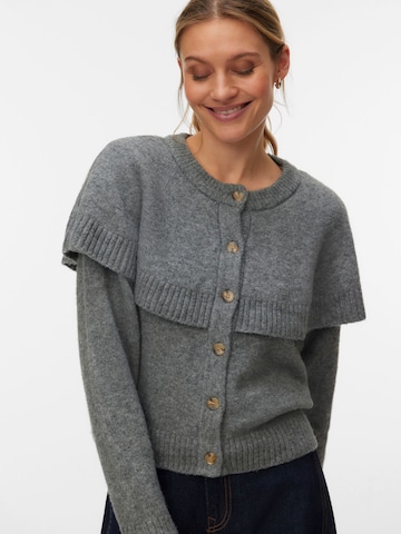 VERO MODA - Cárdigan en gris: frente