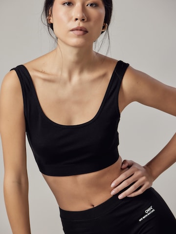 Top 'Sportivo' di OWN Off With Nature in nero: frontale