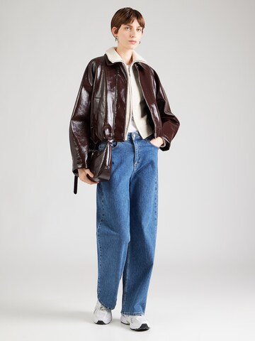 Geacă tricotată de la Abercrombie & Fitch pe alb