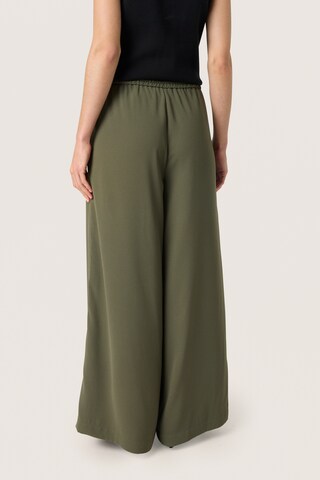 SOAKED IN LUXURY Wide leg Broek 'Shirley ' in Groen