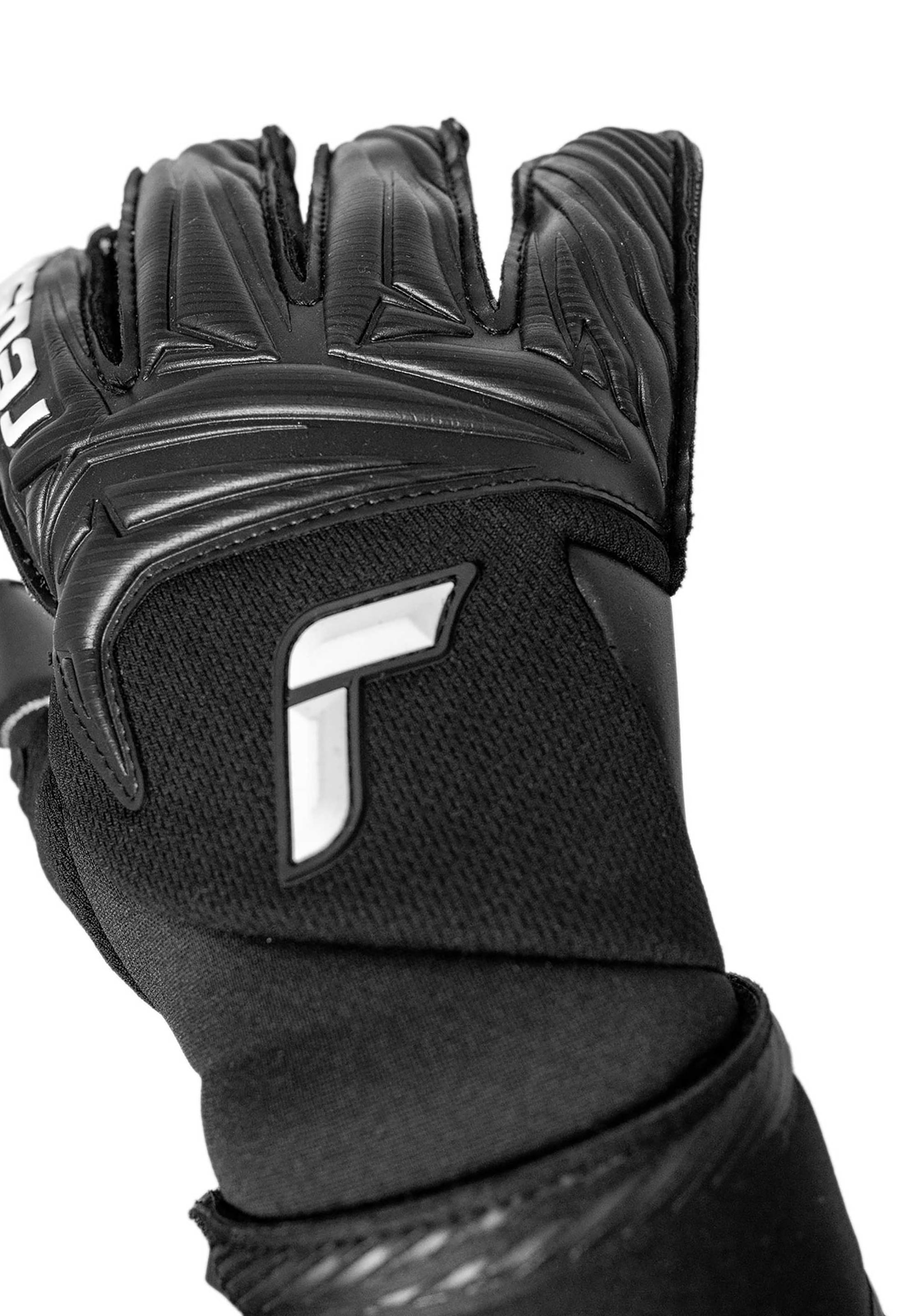 REUSCH Sports gloves 'Attrakt Infinity Resistor' in Black