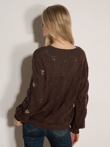 Apricot Sweater ' ' in Brown