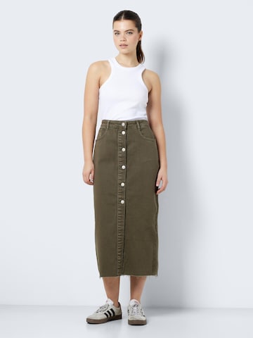 Noisy may Skirt 'SIRA' in Green