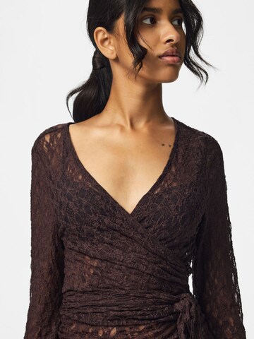 PIECES - Top 'ROYA' en marrón