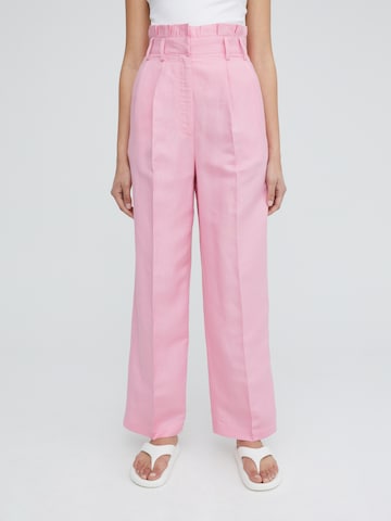 Loosefit Pantalon à pince 'Becky' EDITED en rose : devant