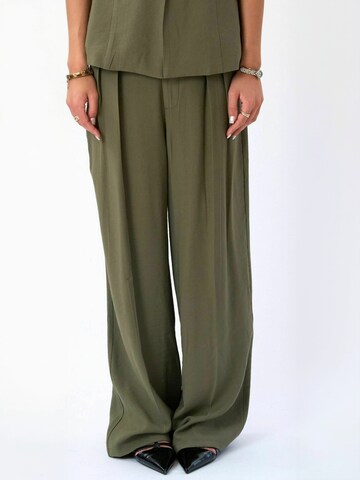 Regular Pantalon ' Isolde ' TEESHOPPEN en vert